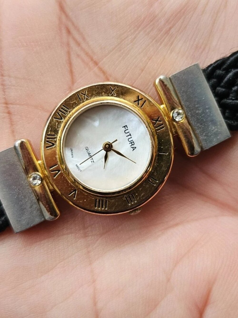 Vintage Futura Ladies Wristwatch Japan Movement Analog Gold Tone Case Watch